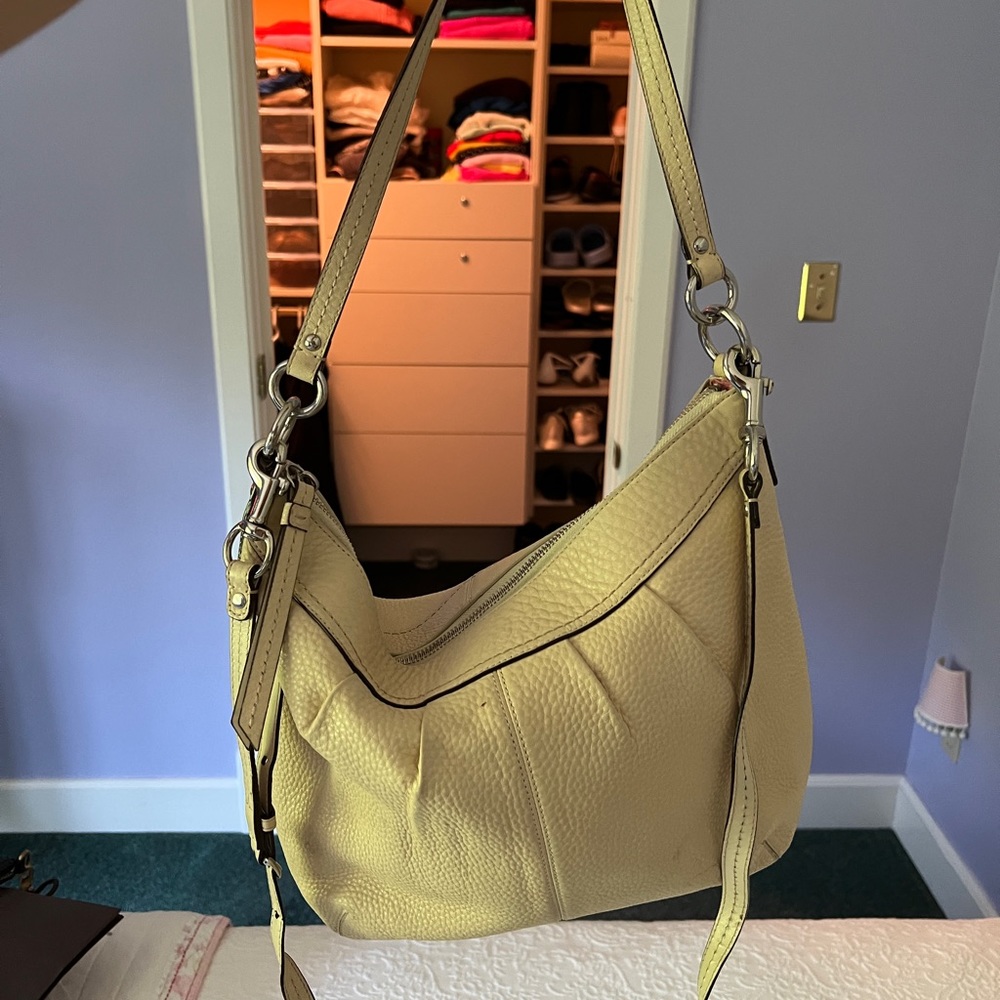 Gorgeous Medium Size Coach Bucket Bag - Picture 3 of 5
